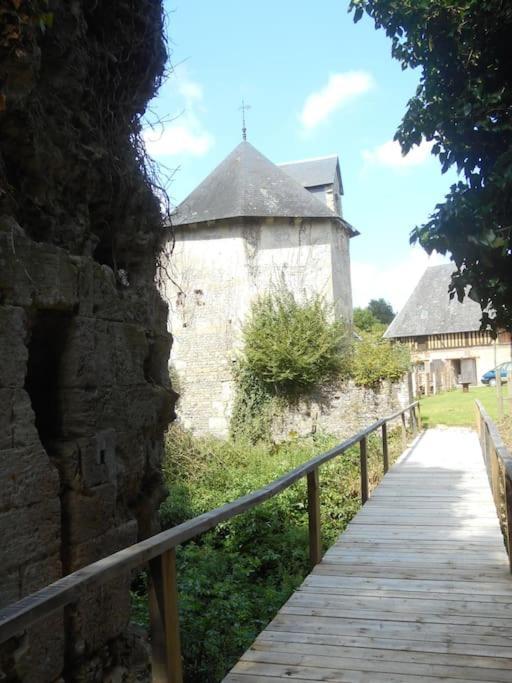 La Ferme Du Chateau Fauguernon Eksteriør bilde