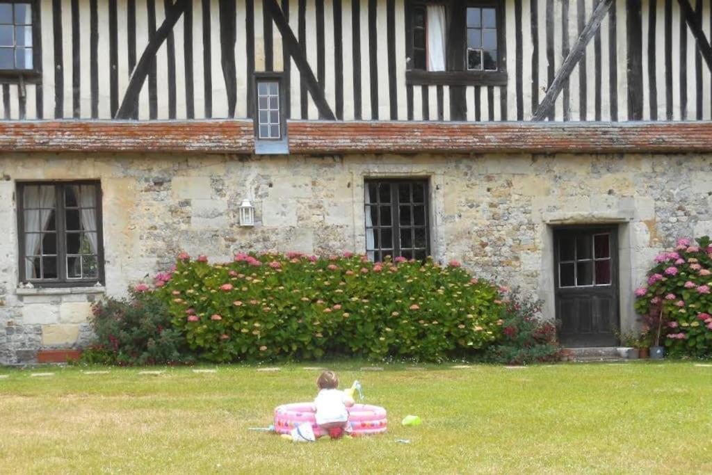 La Ferme Du Chateau Fauguernon Eksteriør bilde